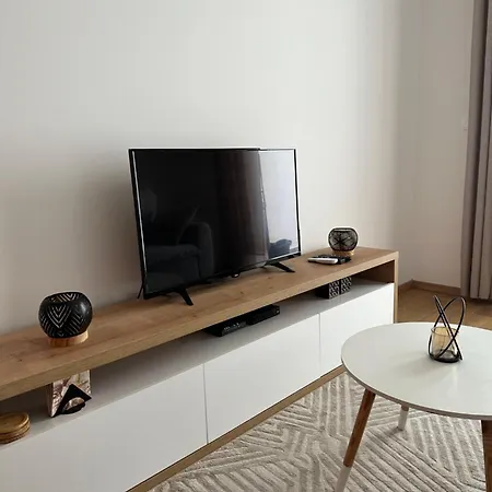 Diplomat Apartment *